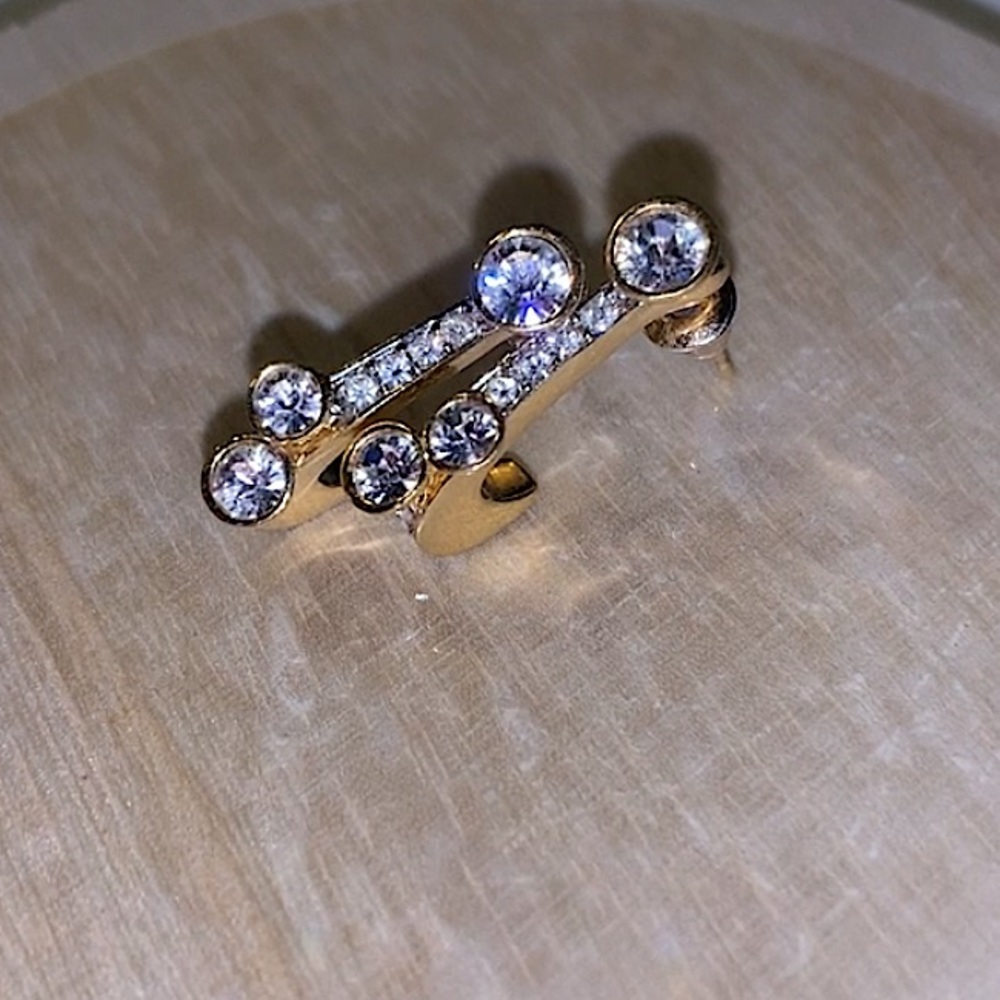 Swarovski crystal vintage style earrings!